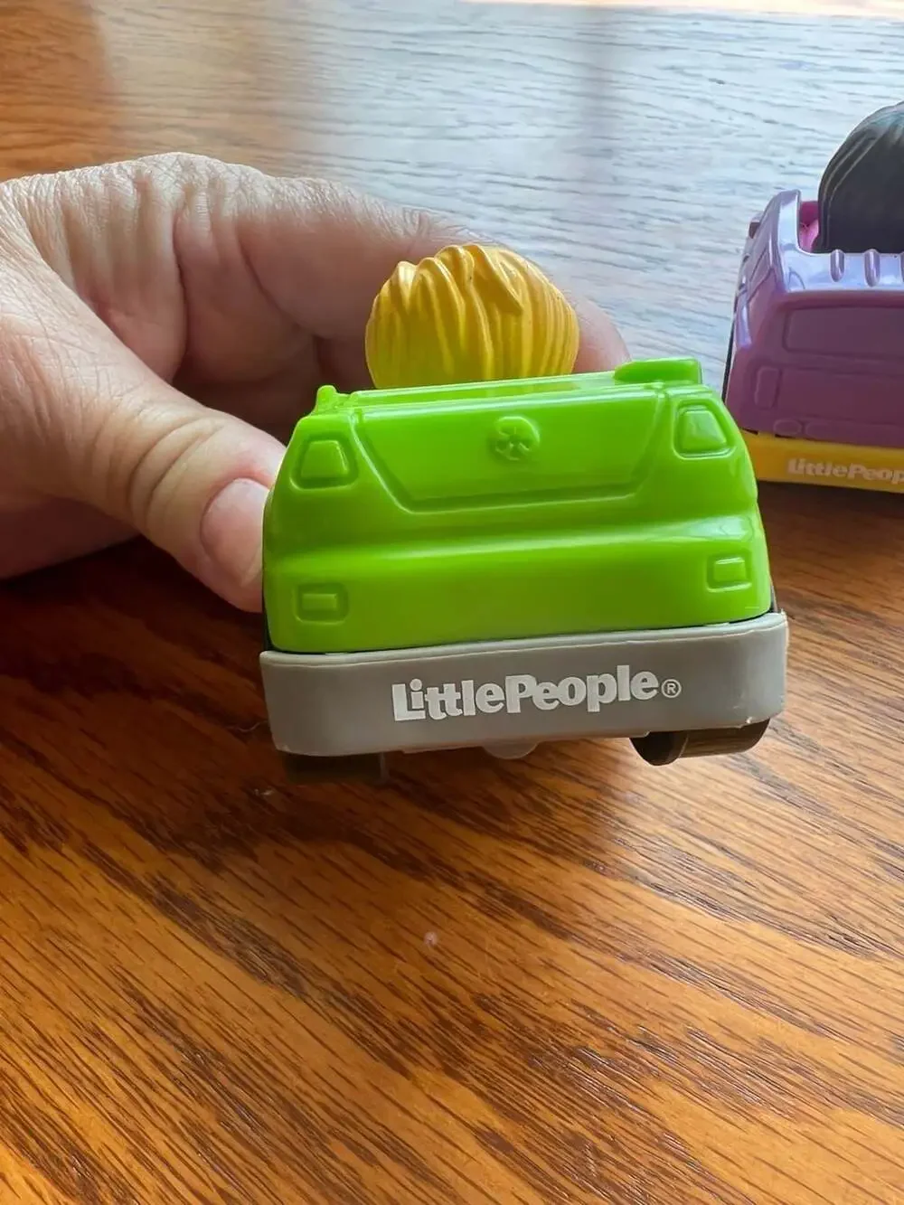 Fisher-Price Little People Wheelies Toy Car Set with Green and Purple Vehicles